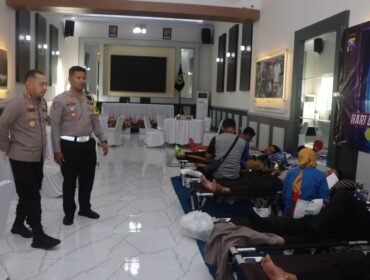 Satlantas Polres Pasuruan menggelar kegiatan bakti sosial donor darah