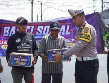 Satlantas Polres Pasuruan mengadakan kegiatan bhakti sosial