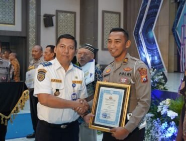 Satlantas Polres Pasuruan Mendapatkan Penghargaan Dari Dirlantas Polda Jatim