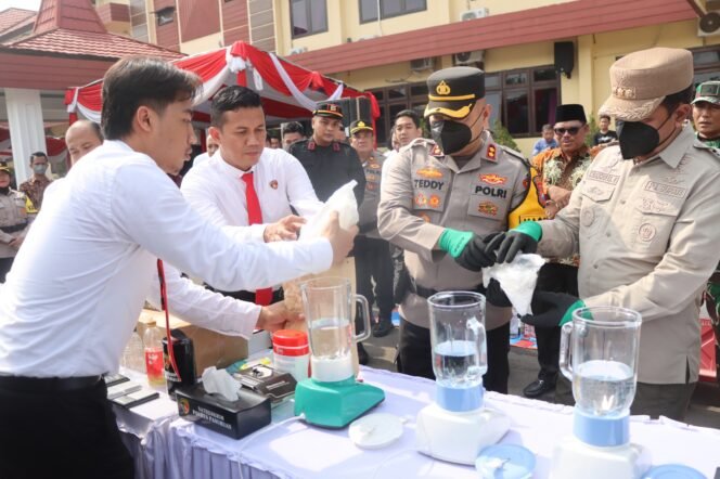 
					Acara pemusnahan barang bukti narkotika, minuman keras (miras), dan knalpot brong