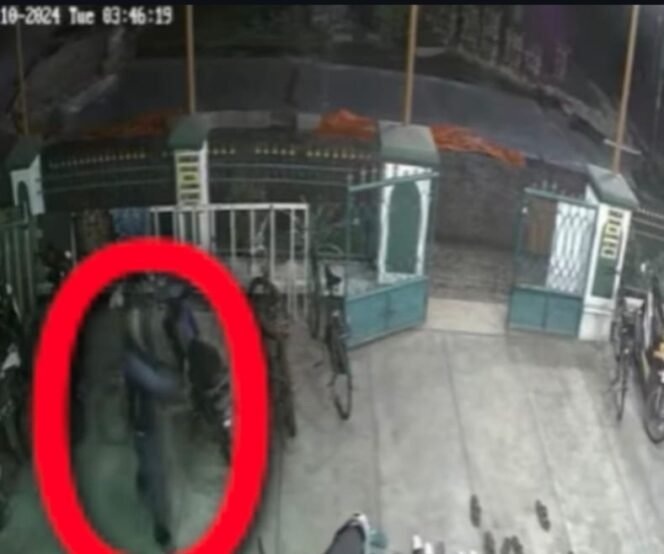 
					Terekam CCTV di Masjid Agung Grati