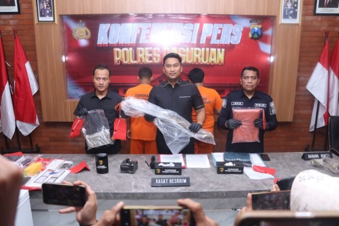 
					Melawan Saat Penggrebekan Narkoba, 2 Warga Pasuruan Diamankan Polisi