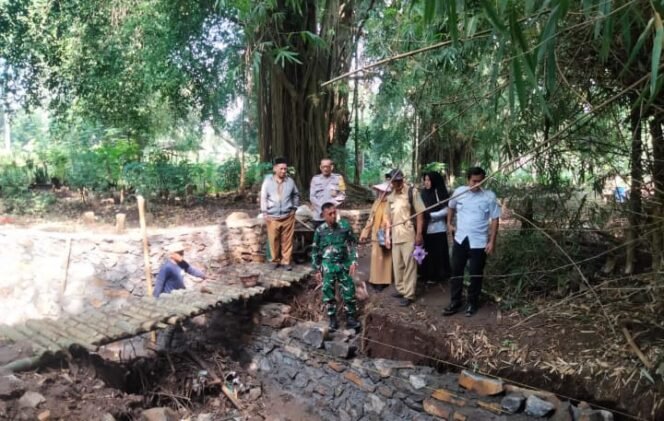 
					Babinsa Dampingi Tim Dalam Rangka Kegiatan Monev