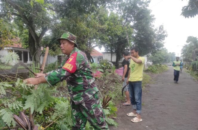 
					Sinergi TNI, Perangkat Desa dan Masyarakat Ciptakan Lingkungan yang Bersih dan Nyaman