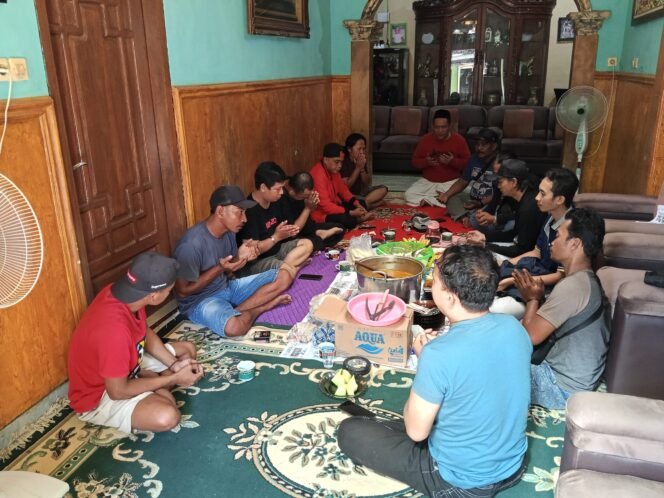 
					Pererat Silaturahmi, Ketua DPD Jawapes Jatim Salurkan Daging Kambing Qurban